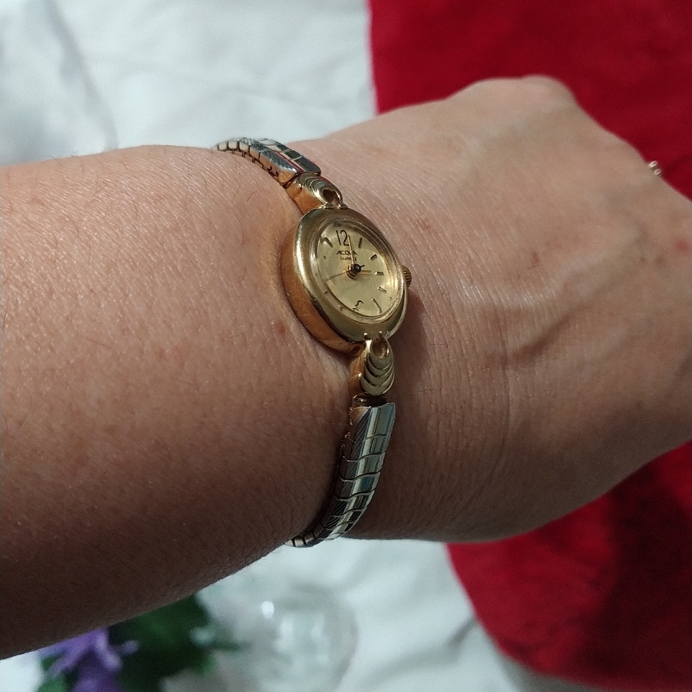 Lady Watch - Picture 7 of 7